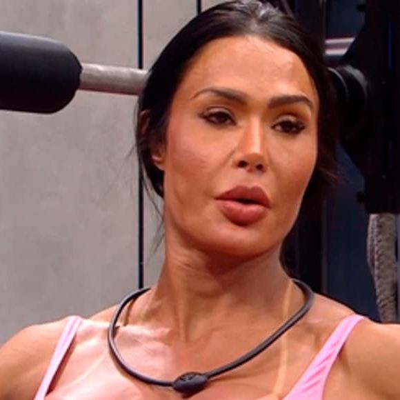 Para se justificar, Gracyanne reuniu todos os participantes neste sábado (15) e se explicou do ocorrido