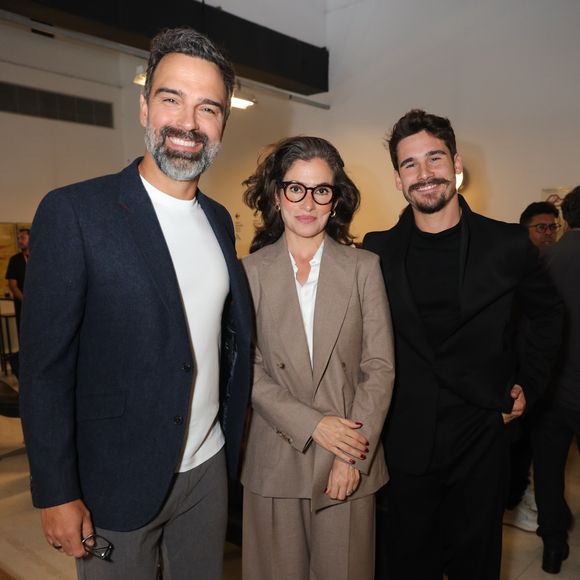 Renata Vasconcellos brilhou com alfaitaria chique no Upfront 2026