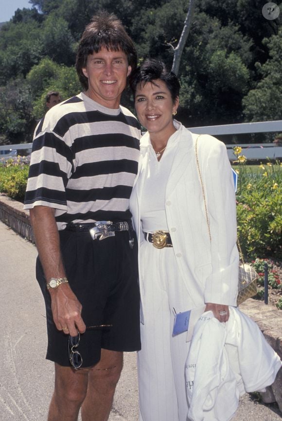 1994: Kris Jenner sempre manteve seu cabelo curto, nunca abaixo dos ombros