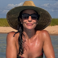 Muito além de uma casa de verão, essa mansão de Ivete Sangalo à beira-mar surpreende por estética elegante, culturais baianas e ambientes integrados