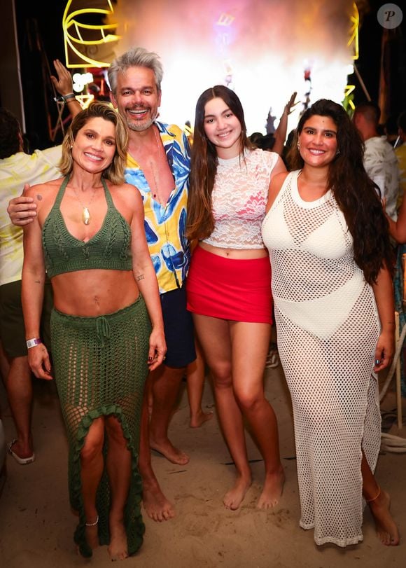 A atriz Flávia Alessandra e a filha, Giulia Costa, elegeram peças fresquinhas e com pele à mostra