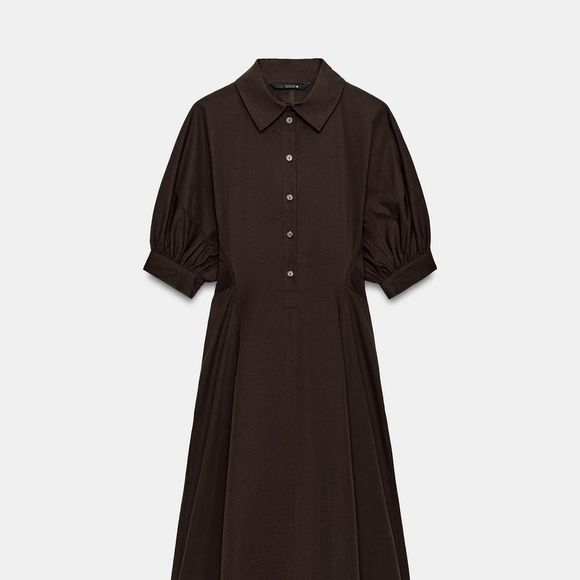 Vestido camisa marrom da Zara aposta em gola de lapela, mangas bufantes e modelagem evasê para criar uma produção elegante e feminina