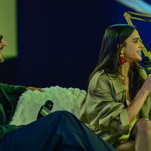 Bruna Marquezine e Romulo Estrela participaram da CCXP neste sábado, dia 06 de dezembro