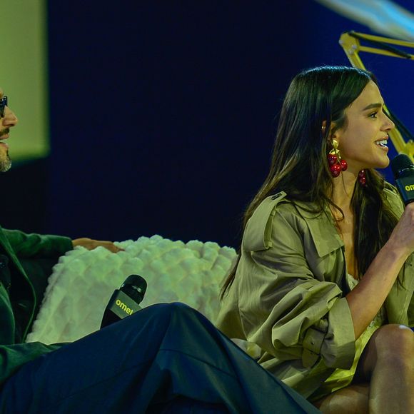 Bruna Marquezine e Romulo Estrela participaram da CCXP neste sábado, dia 06 de dezembro