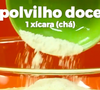 Em uma tigela, adicione a mistura e acrescente os ingredientes sólidos, incluindo o polvilho e a farinha de arroz