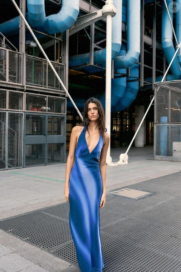 Por R$ 359, o modelo aposta na fluidez da silhueta para criar um look refinado sem esforço