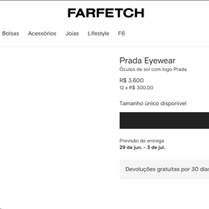 Um item semelhante foi encontrado na Farfetch por R$ 3.600 com armação em metal frontal na cor ouro pálido, compatível com lentes graduadas e com proteção 100% UVA/UVB