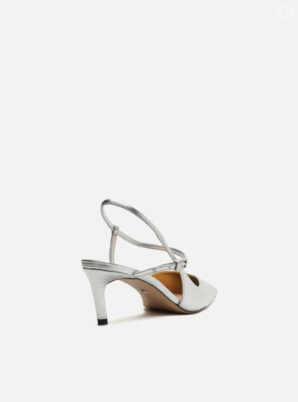 Os sapatos metalizados voltaram com força às tendências de moda, mas quem acompanhava o estilo da inesquecível Lady Di sabe que a princesa já apostava nessa proposta décadas antes
