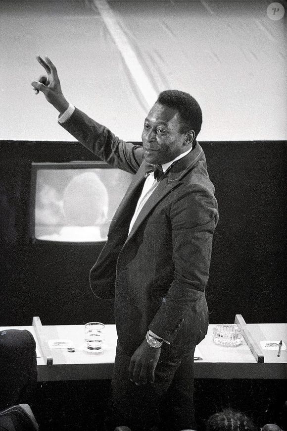 Herança de Pelé pode ficar sem dois apartamentos, pois há chance dos imóveis irem a leilão