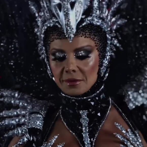 Com Viviane Araujo de rainha de bateria, o Salgueiro atravessa a avenida com o enredo ‘Salgueiro de Corpo Fechado’