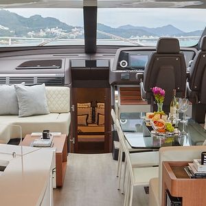 Detalhes do interior reforçam o padrão elevado da Schaefer 660, modelo escolhido por Bell Marques