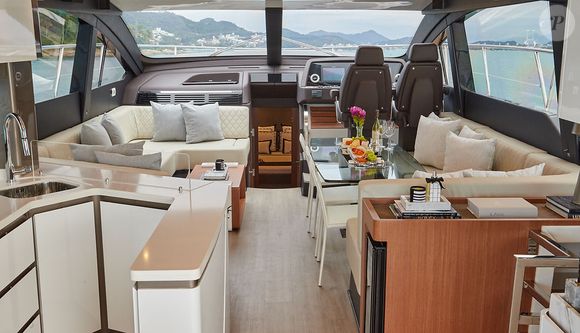 Detalhes do interior reforçam o padrão elevado da Schaefer 660, modelo escolhido por Bell Marques