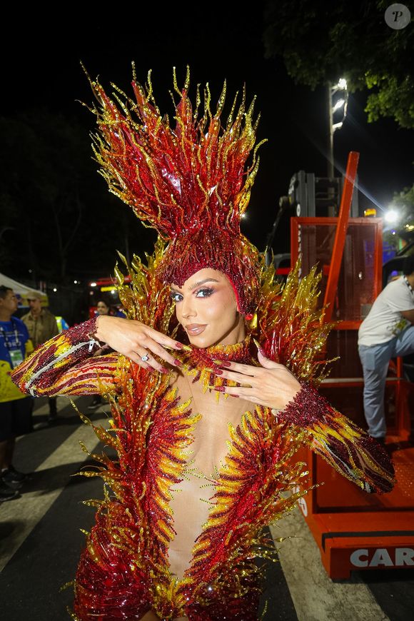 Assinado pelo estilista João Vitor Araújo, o figurino foi pensado para refletir a grandiosidade de Laíla, o lendário diretor de Carnaval homenageado pelo enredo.