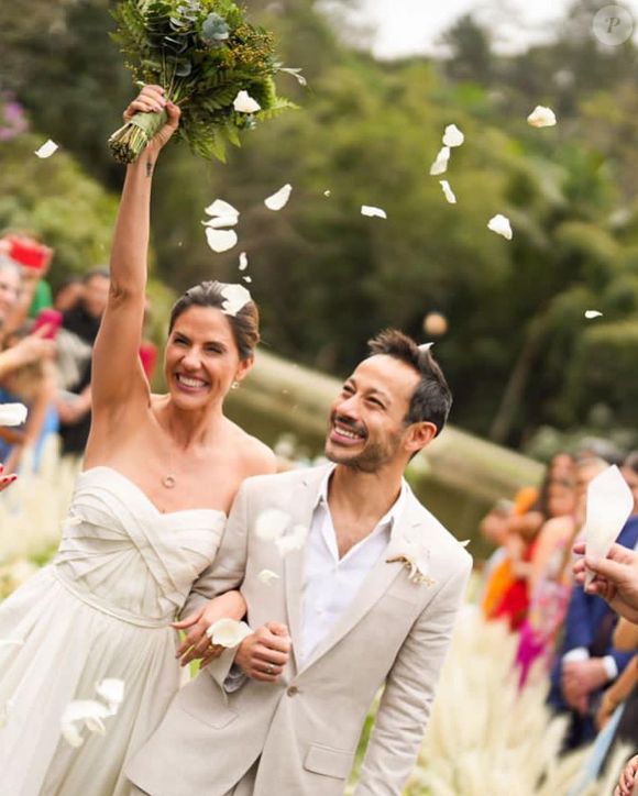 Casamento de Rafaela Mandelli com Rodrigo Leonardo foi feito ao ar livre em um dia de inverno atípico.