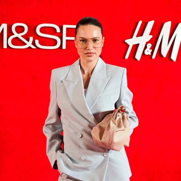 H&M no Brasil: Adriana Lima marcou presença na inauguração da marca em São Paulo