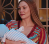 Intérprete da Feiticeira Escarlate na Marvel, Elizabeth Olsen será mãe pela primeira vez. Segundo informações publicadas pela revista People, a atriz foi vista acariciando a barriga durante um passeio em Los Angeles