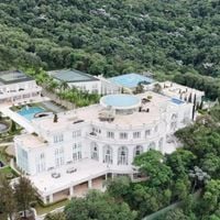 18 quartos, hangar para 4 aeronaves e mais: bilionária, maior mansão de luxo do Brasil tem famosa apresentadora de TV como dona. Descubra quem é!