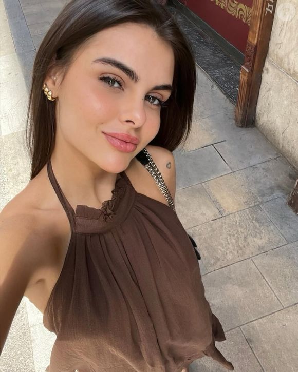 Mediante a muitas perguntas dos seguidores, a influenciadora revelou em seu Instagram que é evangélica e que deverá fazer uma apresentação da bebê, fruto de um caso com Neymar, na congregação onde frequenta.