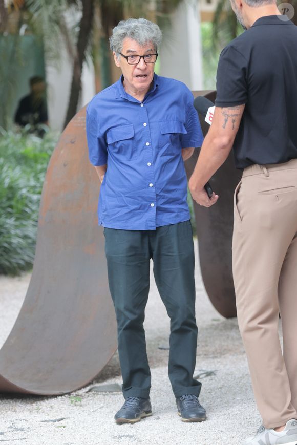 Corpo de Dennis Carvalho foi velado por Paulo Betti no cemitério da Penitência, no Rio de Janeiro