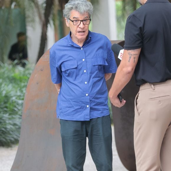 Corpo de Dennis Carvalho foi velado por Paulo Betti no cemitério da Penitência, no Rio de Janeiro