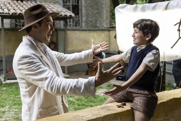 Candinho rebela a Samir que é seu pai na novela Êta Mundo Melhor