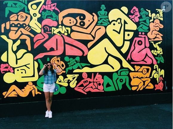 De férias da TV, Bruna Marquezine curte uns dias em Miami com look estiloso