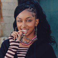 Eu odiava e achava com cara infantil, até conhecer o novo Converse da Hello Kitty, que é o 'it item' mais fofo e nostálgico de 2026