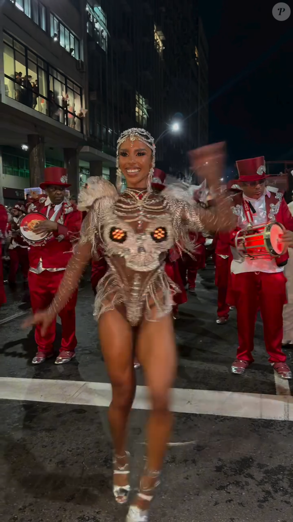 Bellinha Delfim, musa da Viradouro, postou um texto emocionado após substituir Juliana Paes: ‘Ainda estou processando tudo isso’