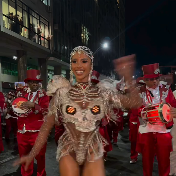 Bellinha Delfim, musa da Viradouro, postou um texto emocionado após substituir Juliana Paes: ‘Ainda estou processando tudo isso’