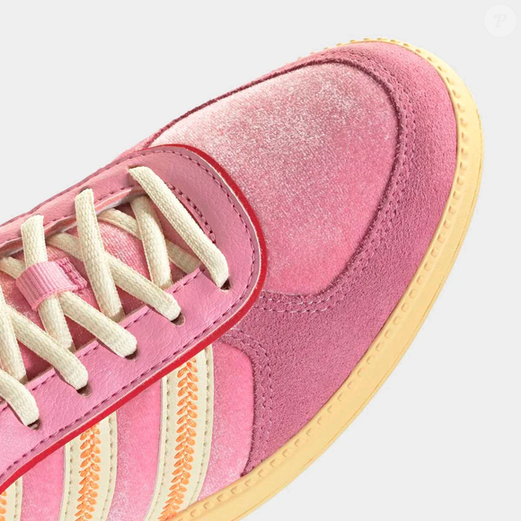 Até o fechamento desta matéria o Adidas Breaknet está disponível por R$ 249,99 no Pix ou R$ 263,15 em até três parcelas sem juros, conforme informações divulgadas pela Netshoes