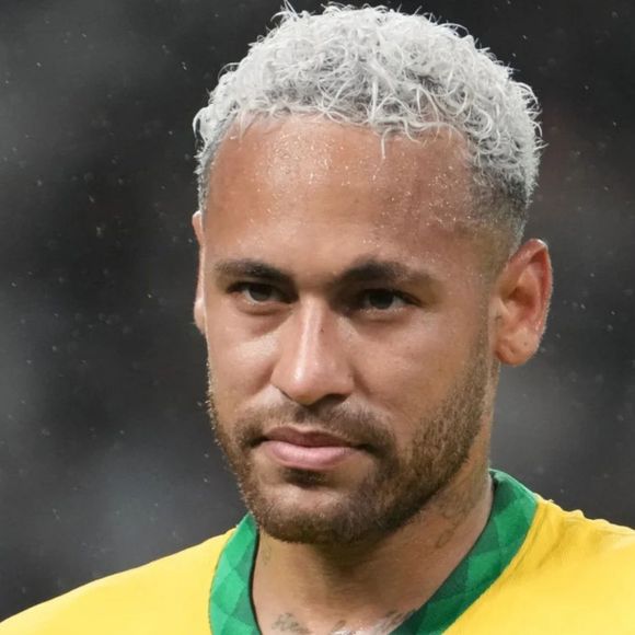 Neymar anunciou sua aposentadoria da Seleção Brasileira aos 34 anos de idade