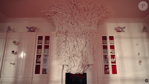 O quarto de Catherine, chamado de 'quarto da pele', é um dos espaços mais interessantes da mansão