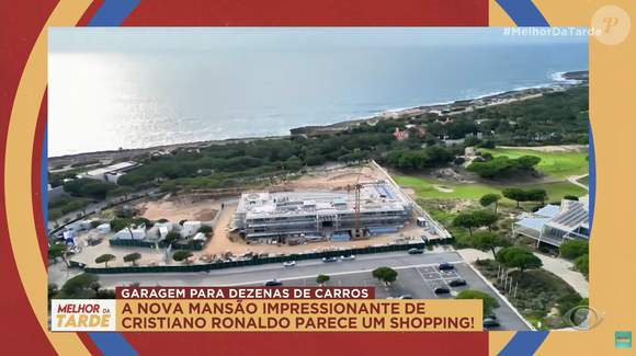 Segundo informações divulgadas sobre a nova mansão de Cristiano Ronaldo em Portugal, a propriedade contará com piscinas interna e externa, spa privativo completo, academia de última geração, cinema particular e jardins assinados em um projeto luxuoso voltado para o Oceano Atlântico