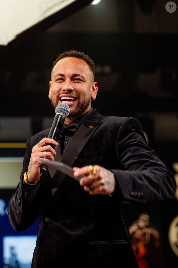 Neymar promoveu leilão beneficente pela quinta vez