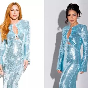 Também para o especial de 60 anos da Globo, em abril, Giovanna Ewbank e Giulia Buscacio, que elegeram o vestido Marina, da marca Self-Portrait