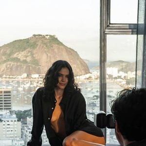 Os figurinos de Bia, personagem de Bruna Marquezine, acompanham as transformações internas da protagonista ao longo da primeira temporada de ‘Amor da Minha Vida’