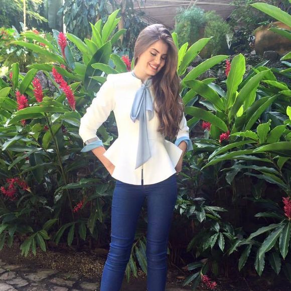 Além de 'Êta Mundo Bom', Camila Queiroz também protagonizou 'Amor Perfeito'