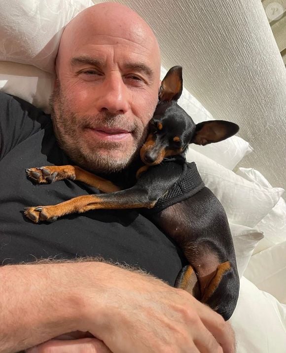 John Travolta alia a vida fitness a uma alimentação balanceada, com direito a vitaminas todos os dias