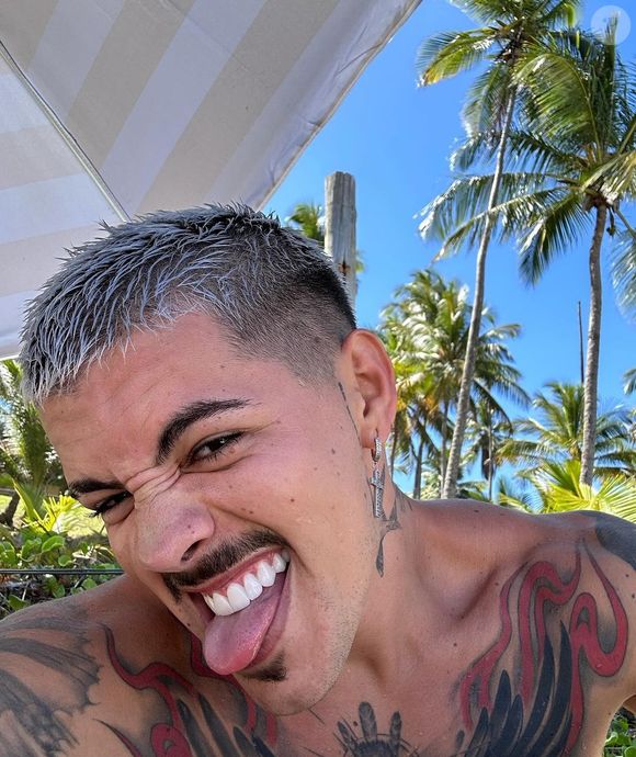 Com a rápida ascensão da artista, o contato entre os dois, de acordo com o cantor, foi ficando cada vez mais raro até deixar de existir.