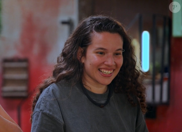 Beatriz Santos, a Beazin, participou de ‘Sua Mãe Te Conhece?’, reality da Netflix que colocou sua relação com Mônica no centro de alguns dos momentos mais comentados da temporada