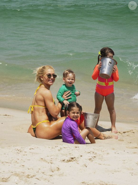 Virgínia Fonseca virou assunto nas redes ao publicar fotos de praia logo após ficar fora do Desfile das Campeãs do Carnaval 2026