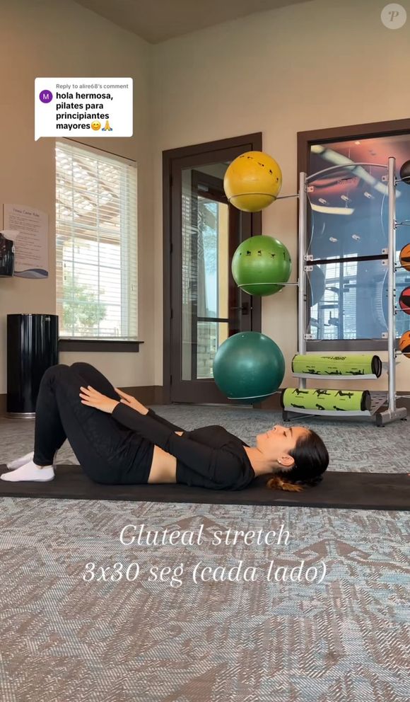 A postura que favorece o alongamento dos glúteos no Pilates fortalece a região dos músculos dos glúteos, também trazendo alívio para a região da sua coluna lombar.