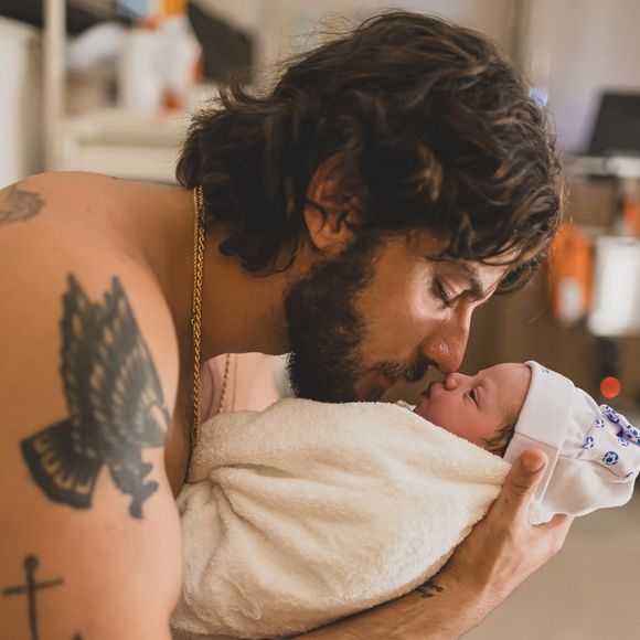 Além de Maria e José, Chay e Laura também são pais da recém-nascida Ana