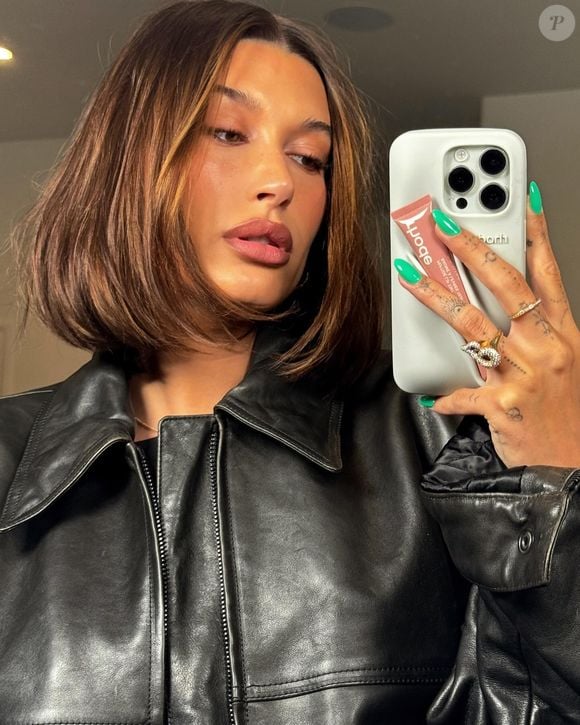 O boucy bob se destaca especialmente pelo blowout, a escova volumosa responsável por seu aspecto cheio e acabamento brilhante, que suaviza os traços e proporciona um resultado mais fresco e jovial