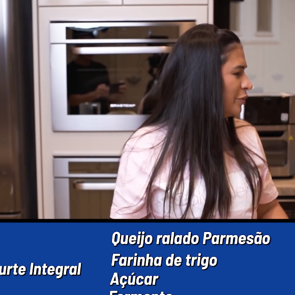 Ingredientes do bolo incluem o próprio iogurte, farinha de trigo, óleo de soja e até queijo parmesão