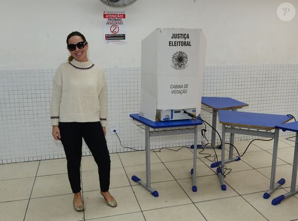 Wanessa Camargo também vota no segundo turno para presidência nas eleições 2026