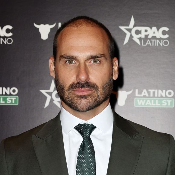 Eduardo Bolsonaro se disse decepcionado e diz que via a Havaianas como um símbolo nacional