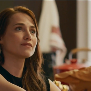 Adriana ficará sabendo da notícia por meio de seu avô, Otoniel (Tony Ramos). O empresário, por sua vez, terá recebido a revelação de Francesca (Nathalia Dill), que aparecerá novamente ligada aos acontecimentos que envolvem a família.