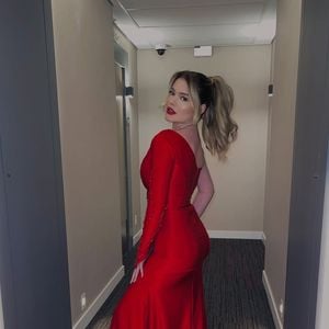 Julia Simoura apostou em um look vermelho para a final de 'A Fazenda 16'