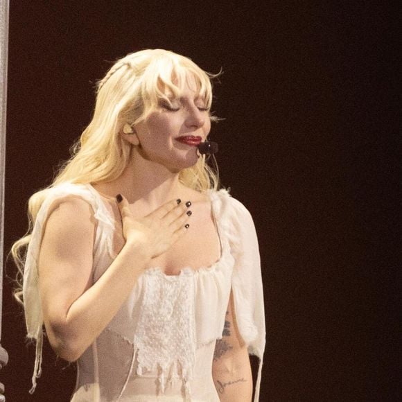 Lady Gaga se emocionou em diversos momentos do seu show no Brasil